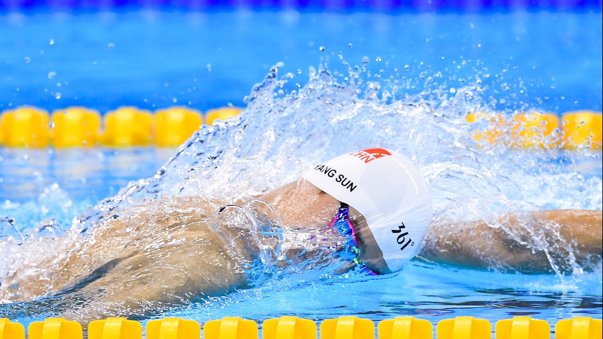 广场舞赛事直播吸引大量观众，广场舞现场直播