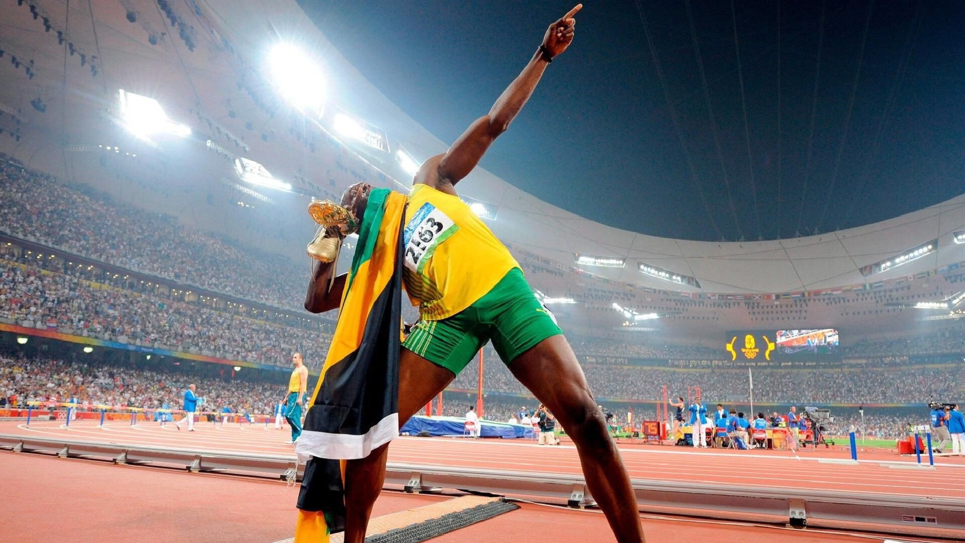 紧张关键的足球对决中球员发挥出色,足球对决图片